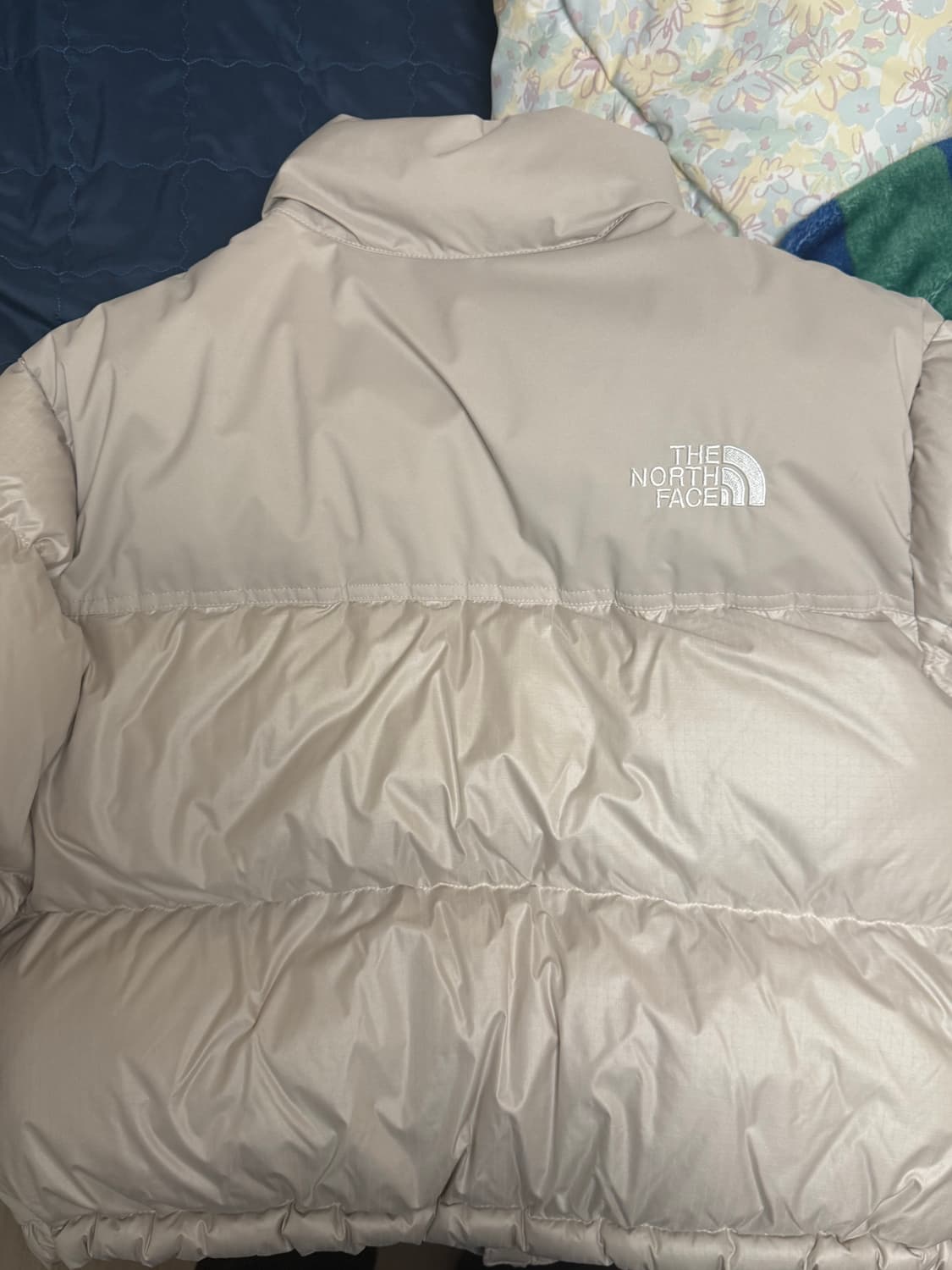 [L] 노스페이스 화이트 라벨 노벨티 눕시 다운 자켓 크림 베이지 상품이미지3
