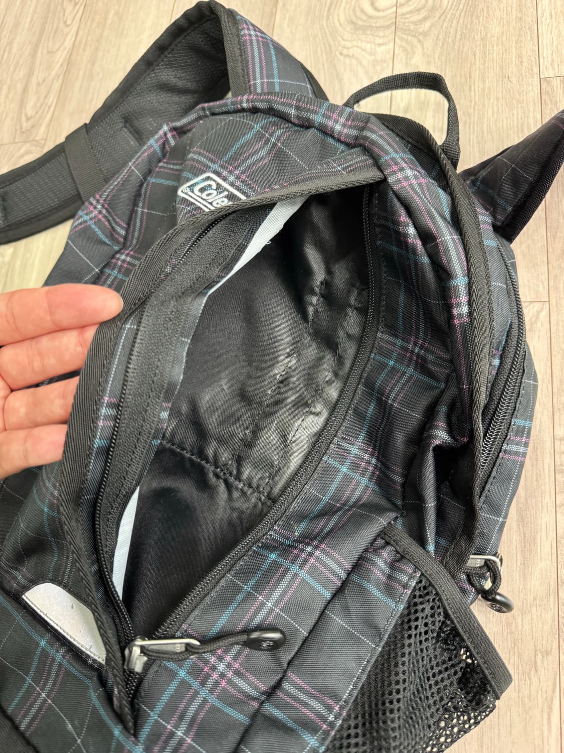 콜맨 타탄체크 백팩 블랙 상품이미지3
