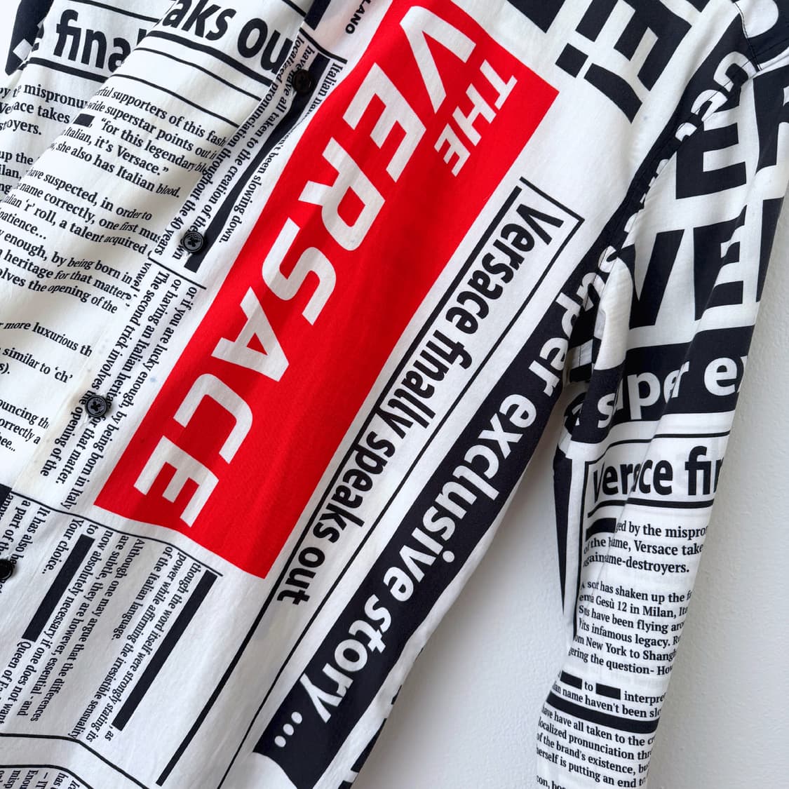 베르사체 빈티지 뉴스 페이퍼 프린트 긴팔 셔츠 존 갈리아노 상품이미지4