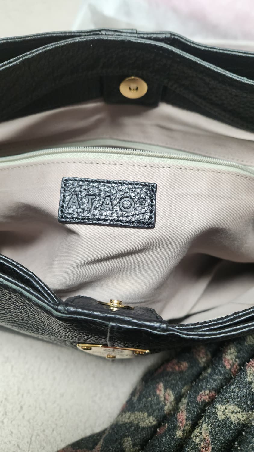 ATAO 브랜드의 블랙 가죽 가방 상품이미지4