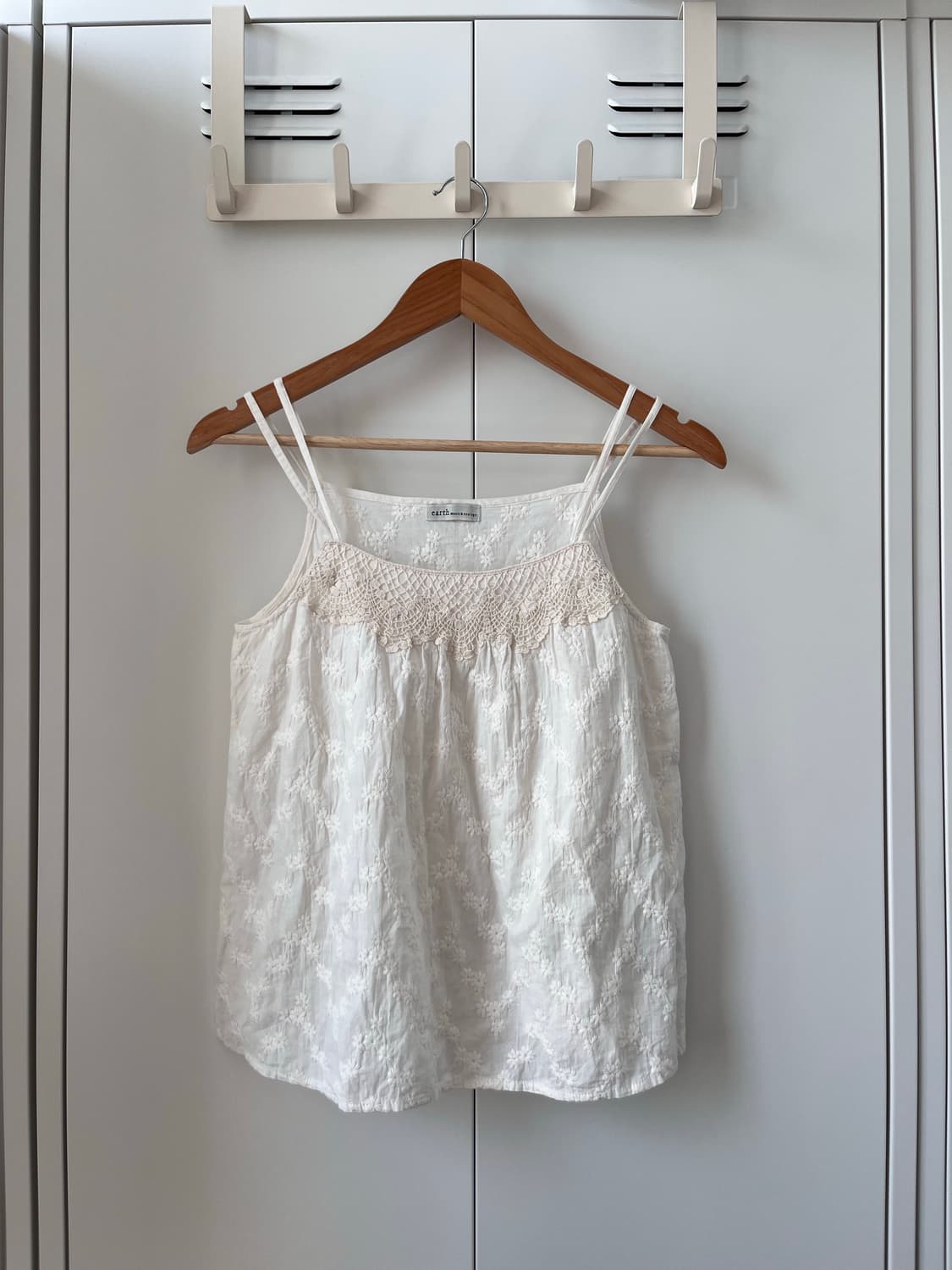 Earth music 얼스뮤직 잔꽃 레이스 슬리브리스 상품이미지3