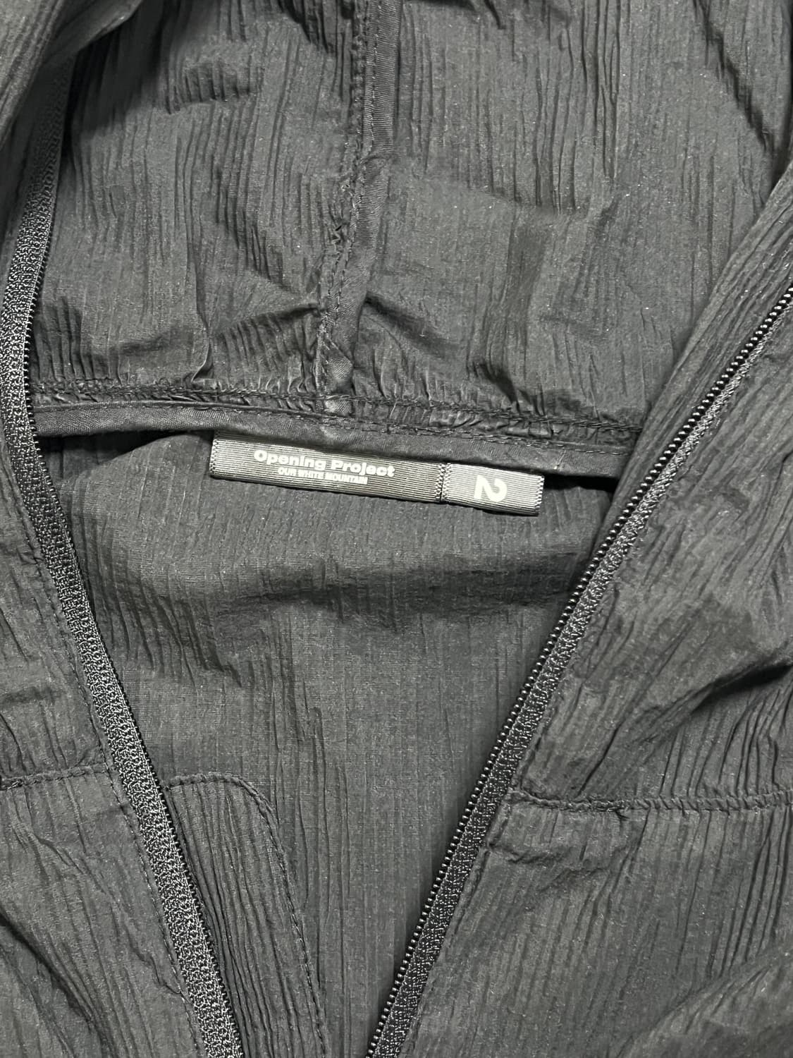 오프닝프로젝트 Pleats Hoodie Jumper - Black 상품이미지2