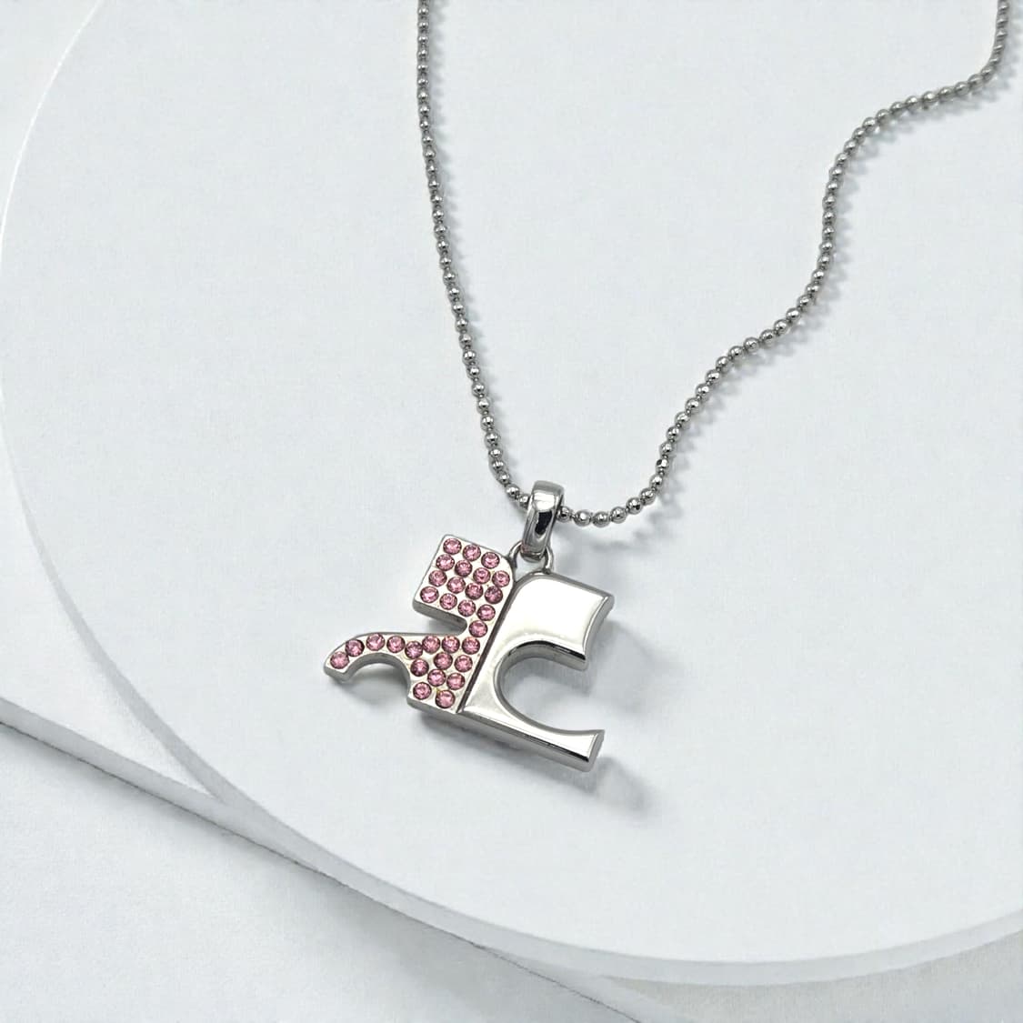 꾸레쥬 파베 로고 목걸이 상품이미지1