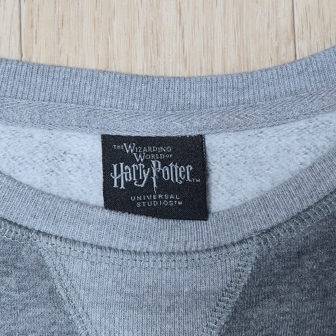 해리포터 그리핀도르 맨투맨 티셔츠 그레이 상품이미지4