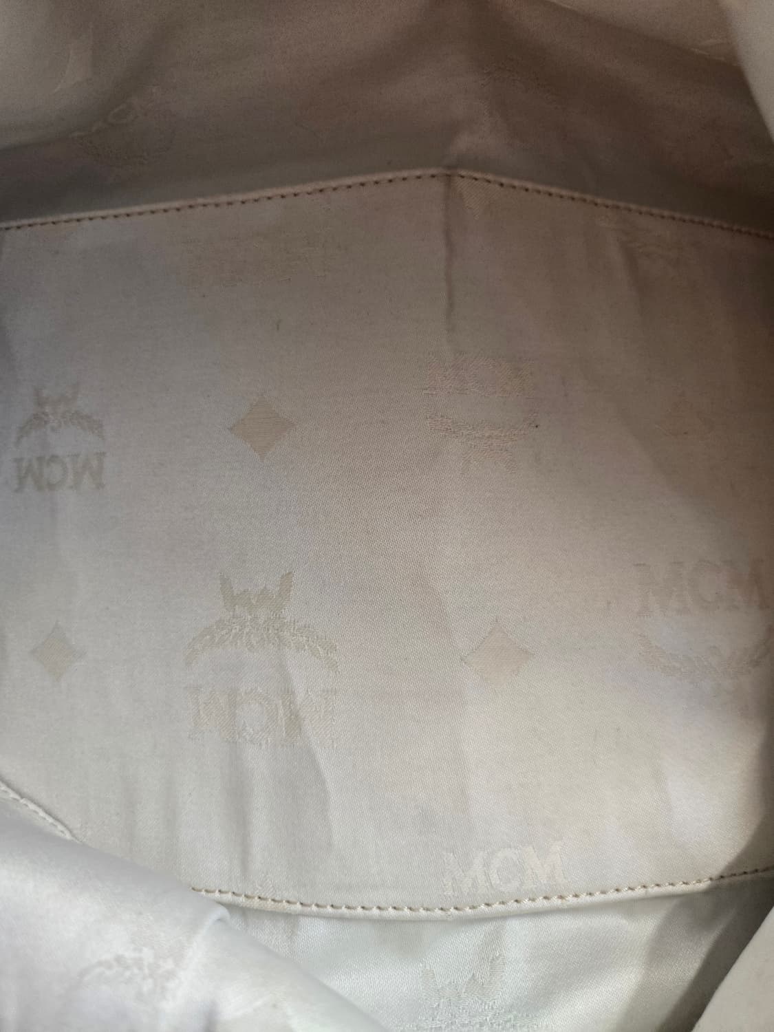 MCM 화이트 숄더백 태슬 장식 상품이미지3