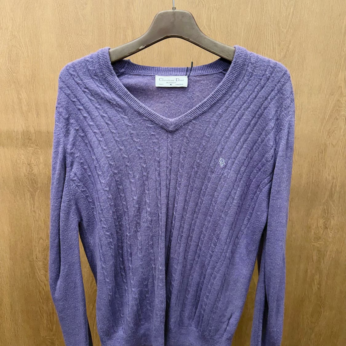 크리스찬 디올 브이넥 케이블 니트 로고 자수 디테일 레귤러핏 라이트 퍼 상품이미지4