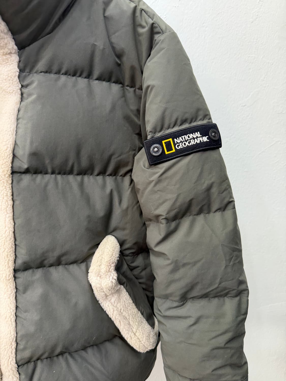정품) 내셔널지오그래픽 여성 오버핏 양털패딩 XS 상품이미지4