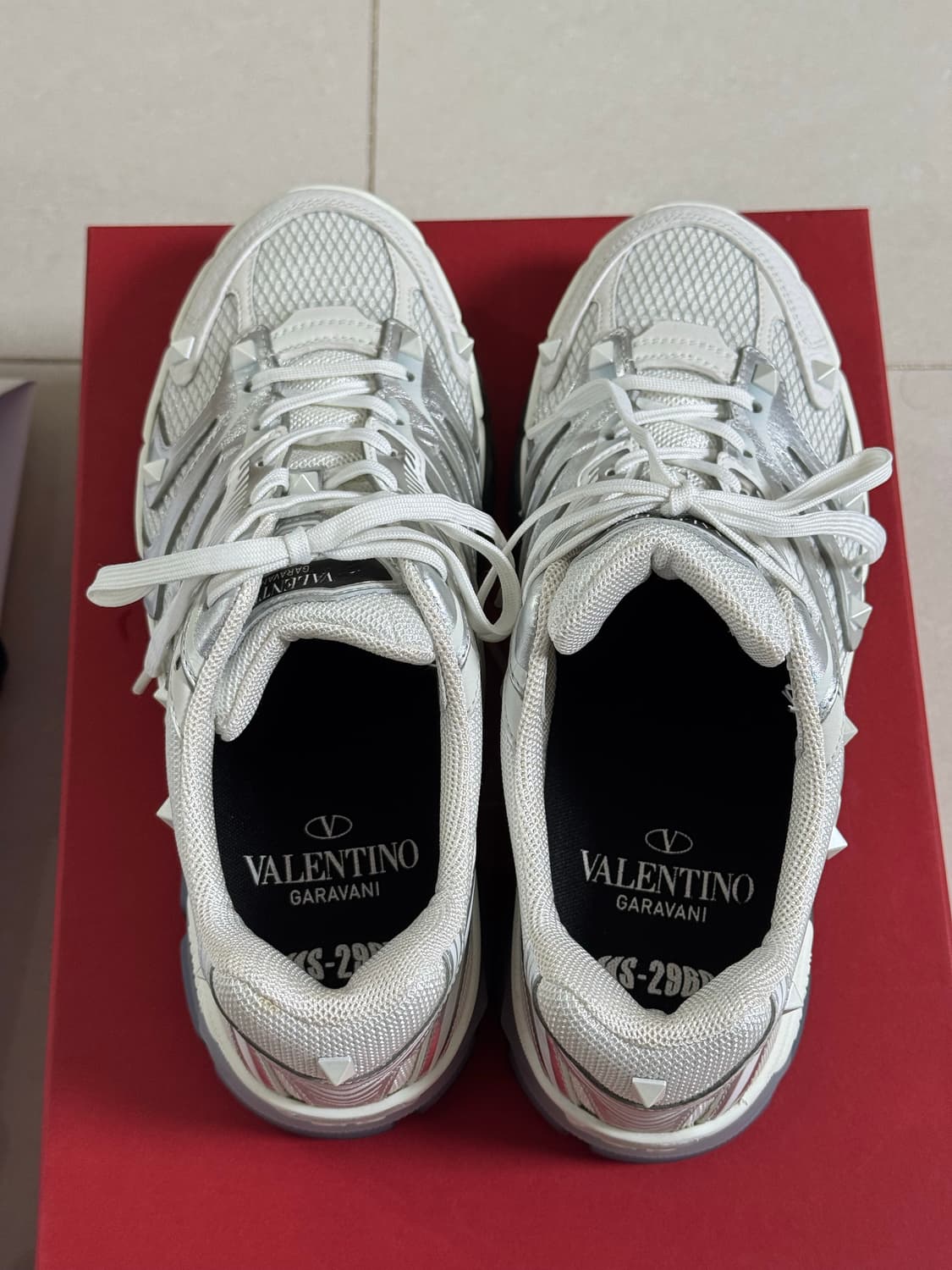 발렌티노 MS-2960 패브릭 & 카프스킨 로우탑 스니커즈 화이트 실버 상품이미지4