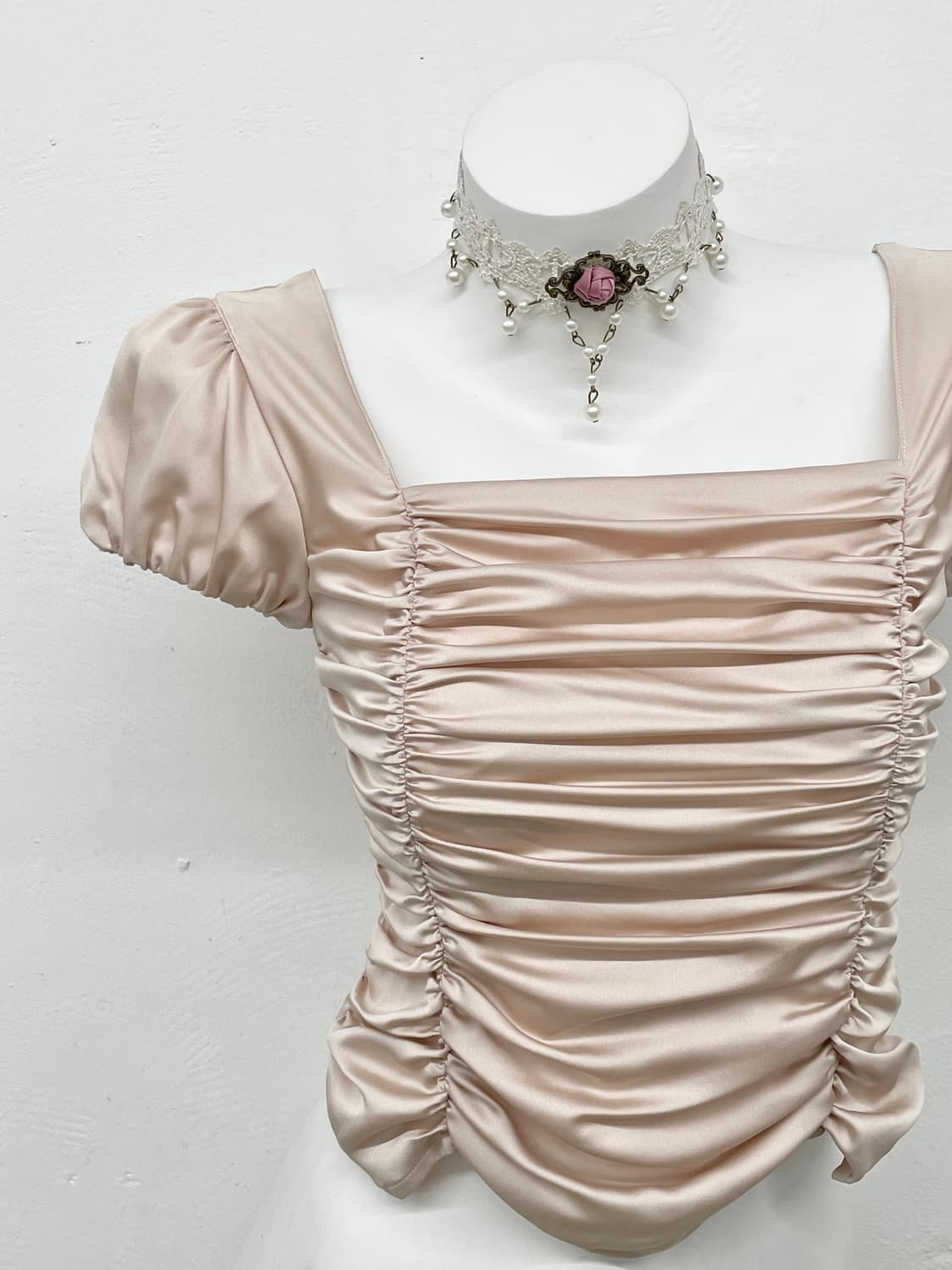 레스트로즈 새틴 셔링 탑 상품이미지4