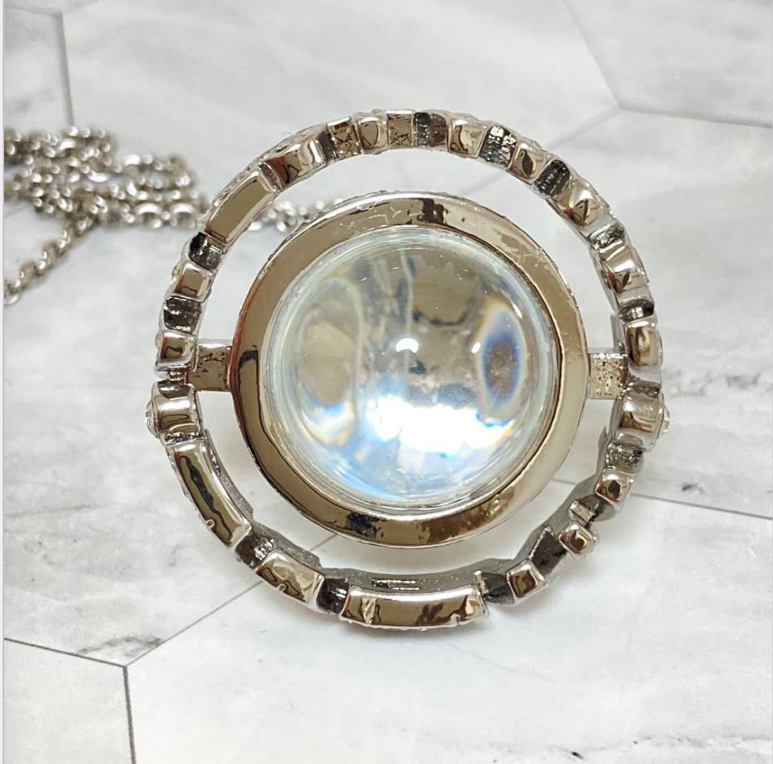 비비안웨스트우드 아카이브 화이트 크리스탈 레터링 orb 팬던트 목걸이 상품이미지5