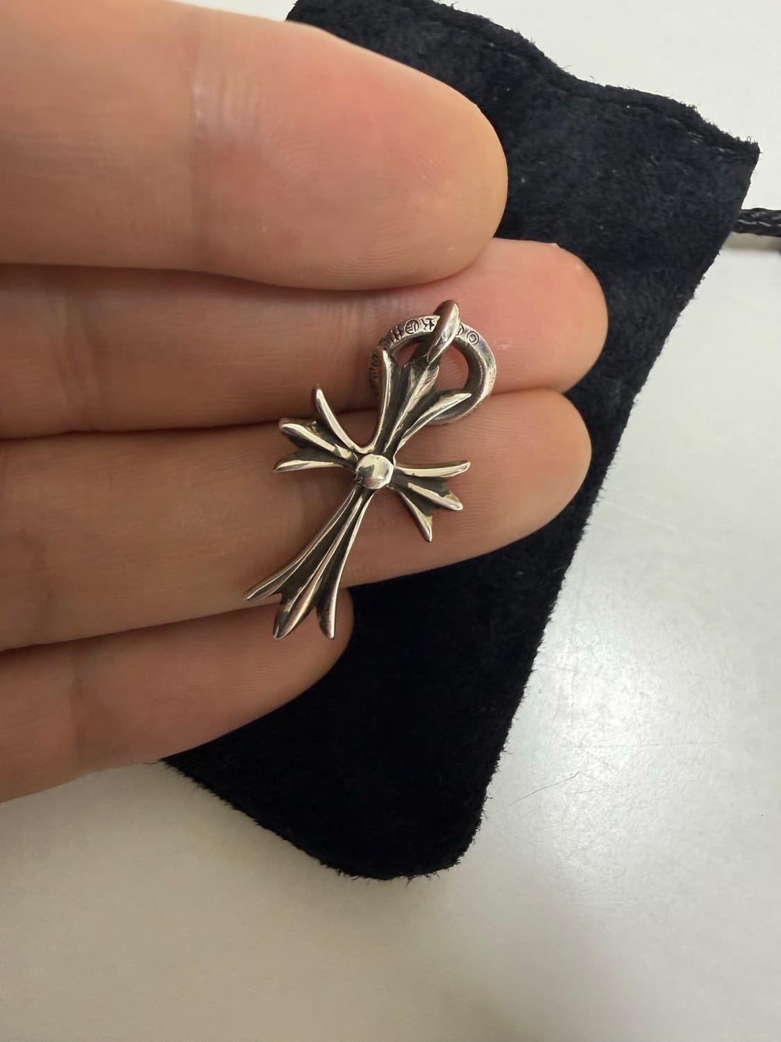 크롬하츠 신형 타이니 크로스 펜던트 상품이미지6