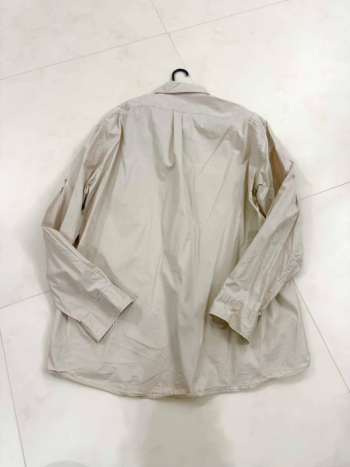 어나더오피스 다운타운 셔츠 아몬드 밀크 (3) 상품이미지4