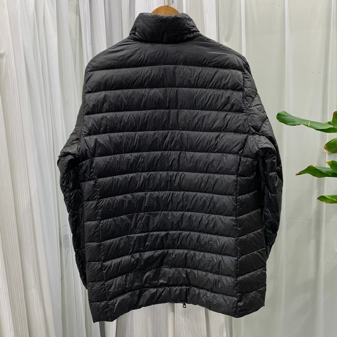 일본 유니클로 헤링본 패턴 덕다운 경량패딩 1818 상품이미지2