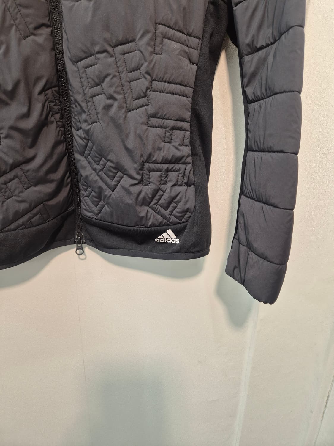 아디다스 여성 경량 패딩 자켓  M
사이즈  상품이미지3