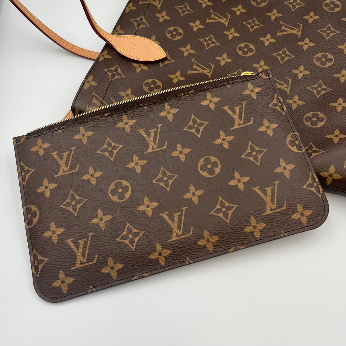 루이비통 모노그램 캐리잇 숄더백 상품이미지9