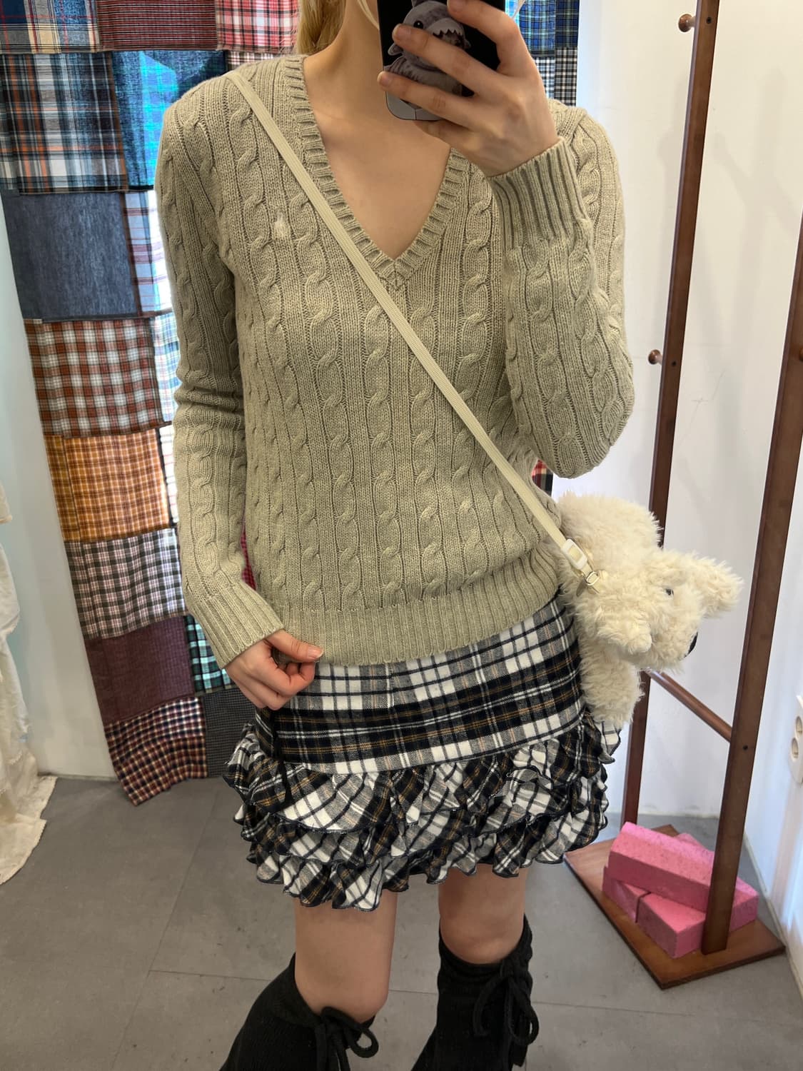 폴로 그레이쉬 베이지 브이넥 꽈배기 니트  상품이미지3