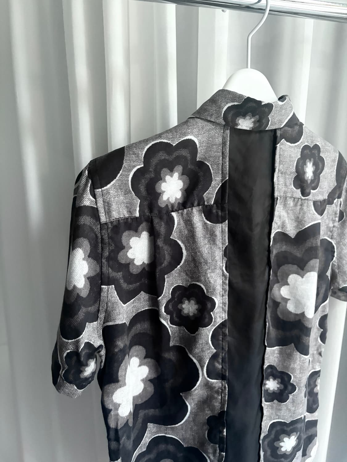 블랙 꼼데가르송 플라워 프린트 절개 셔츠 상품이미지5