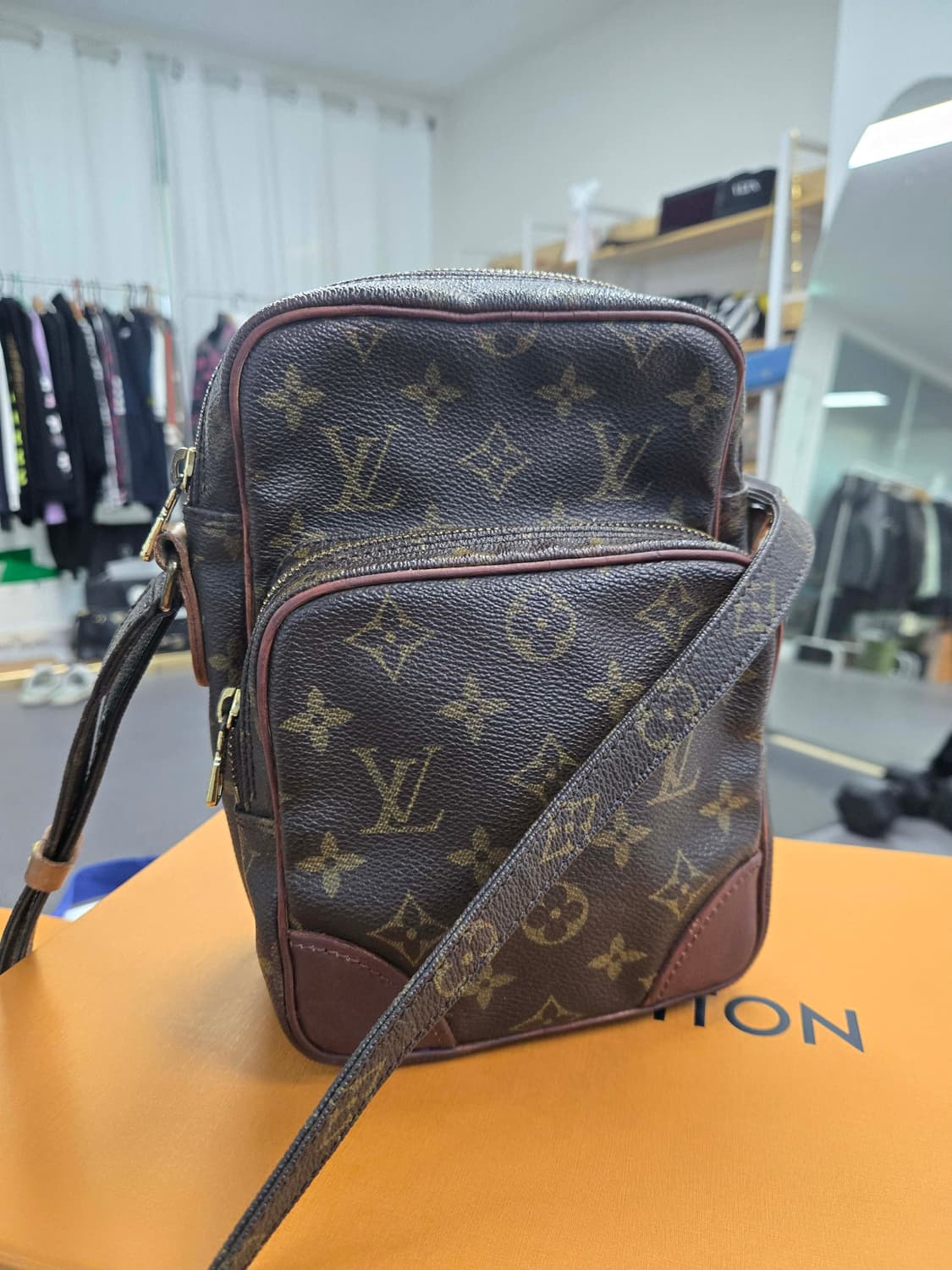 [A급컨디션]루이비통 아마존 크로스백 상품이미지1
