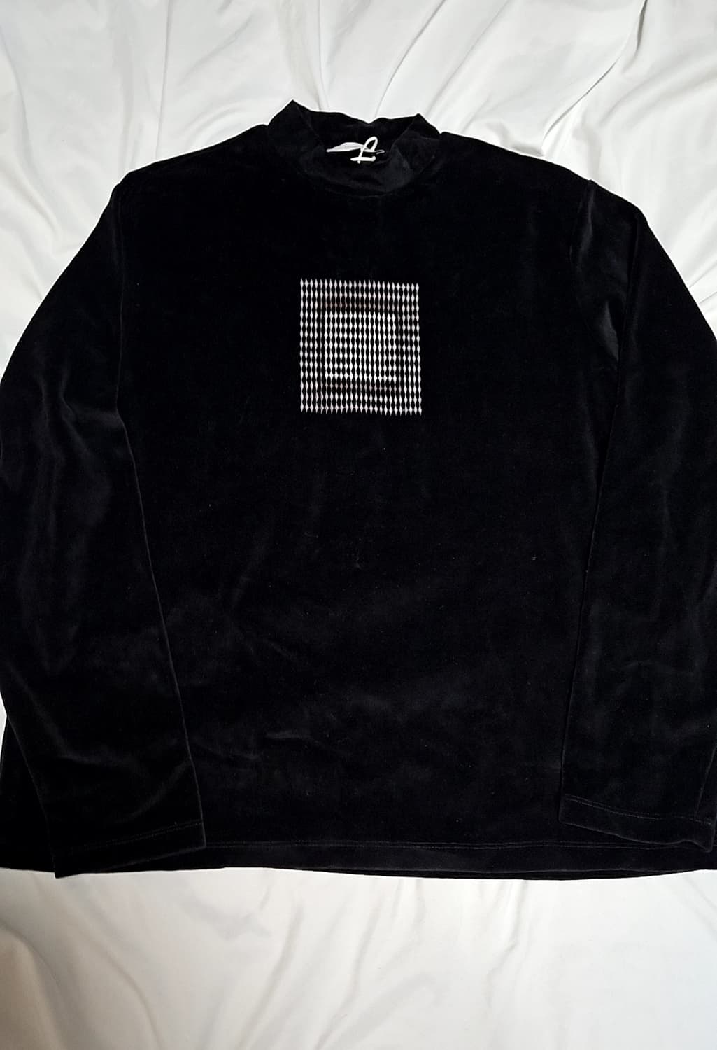 아모멘토 모티브 벨벳 모크넥 블랙 M사이즈 팝니다 상품이미지4