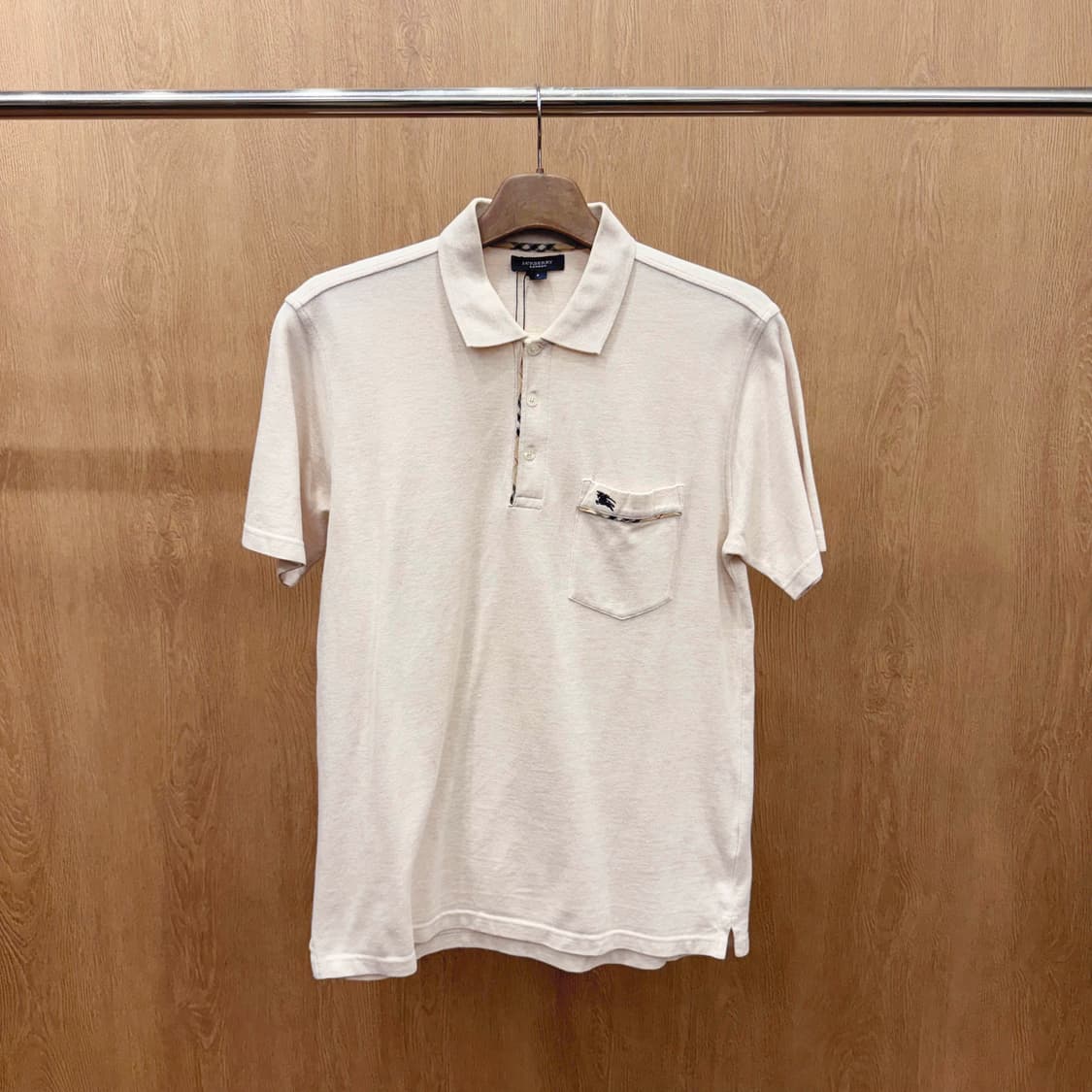 버버리 런던 코튼 포켓 카라 반팔 티셔츠 체크 디테일 아이보리 상품이미지2