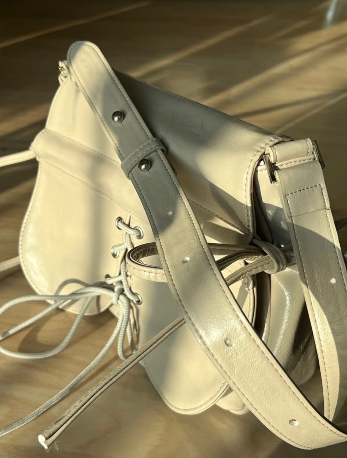 몽떵안시 숄더백 여성 숄더백 베이지 오트밀 상품이미지1