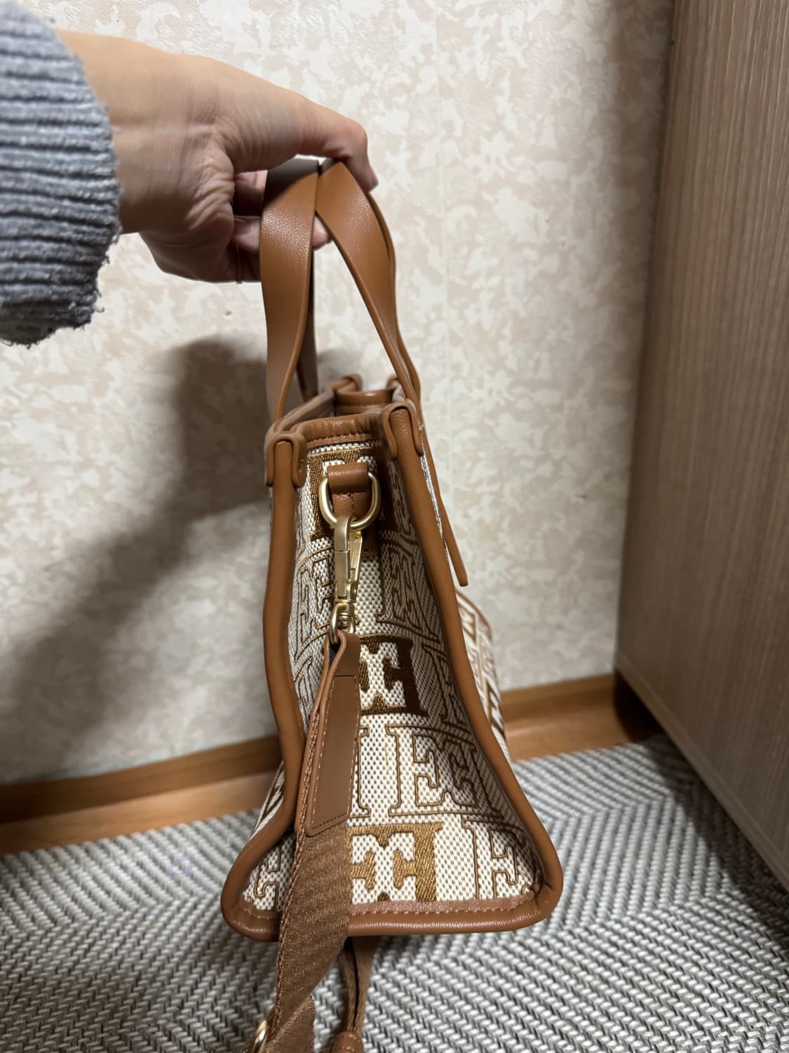 에스까다 시그니쳐 토트백 상품이미지6