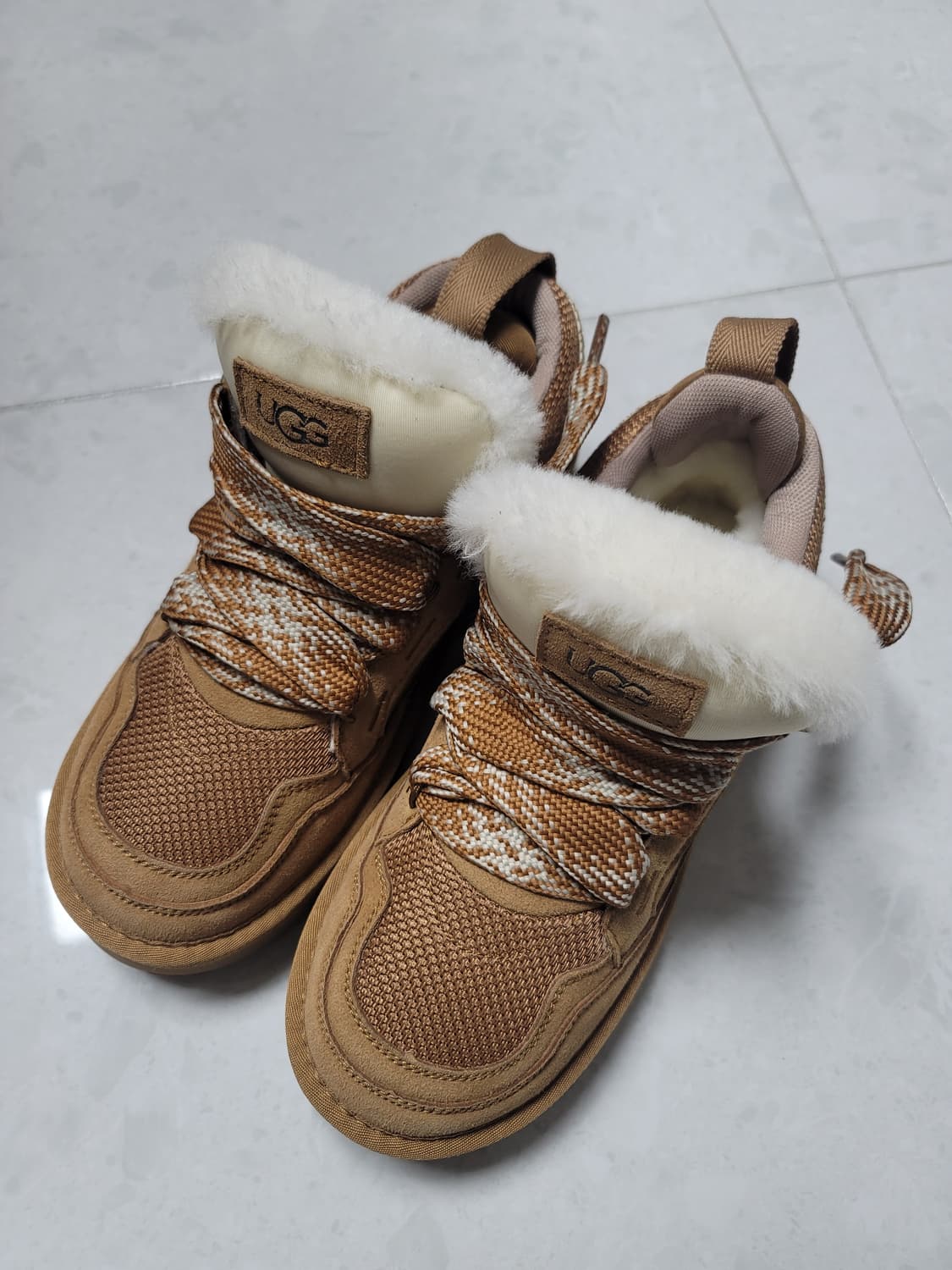 새제품 어그 로우멜 퍼스니커즈 (어그부츠) 39사이즈 250사이즈  상품이미지2