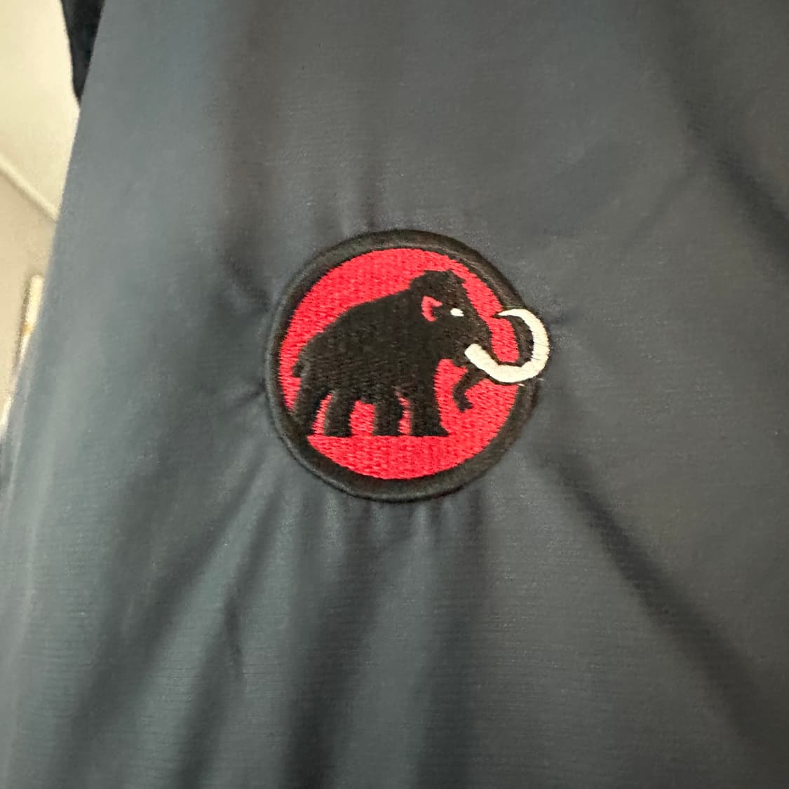 마무트 Mammut 네이비 패딩 자켓 L 상품이미지3