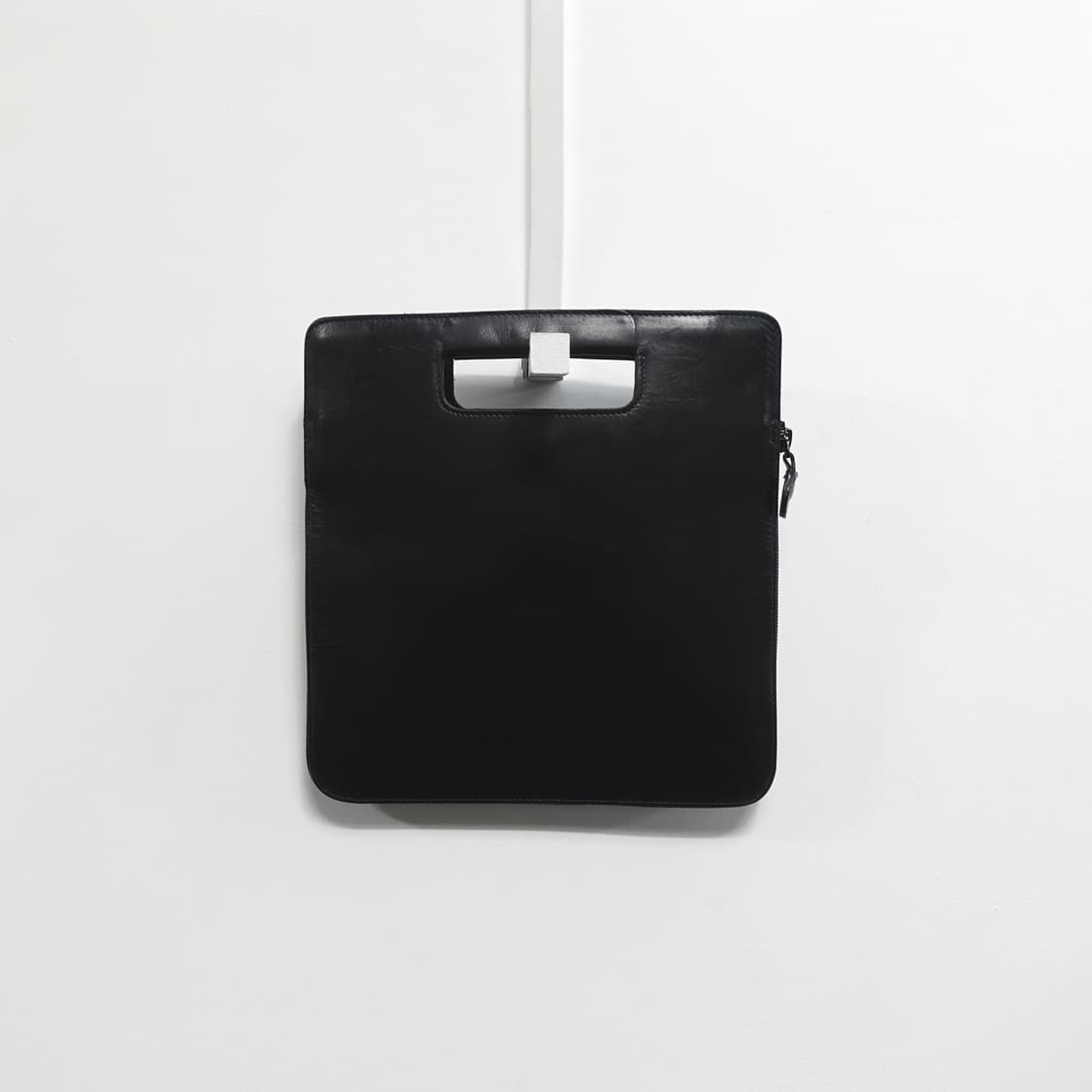 ISSEYMIYAKE 오리가미 확장 변형 파우치 핸들 레더 숄더백  상품이미지7