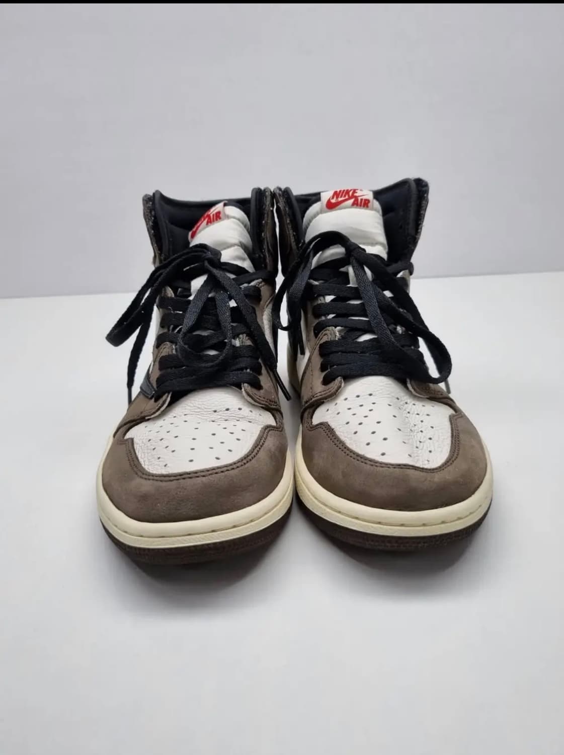 나이키 x 트래비스 스캇 에어 조던 1 하이 OG 상품이미지3