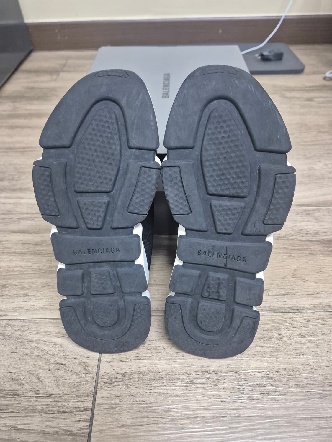 발렌시아가 스피드러너 블랙/화이트 40,260mm 정품 상품이미지5