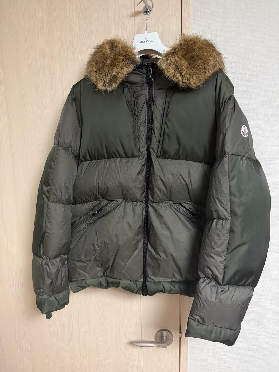 [5] 몽클레어 22fw 메이돕 새상품 사블렛숏 카키 상품이미지2