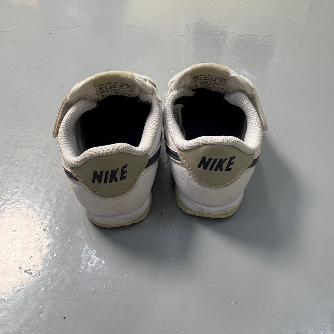 120 나이키 키즈 코르테즈 흰검 운동화 0406J 상품이미지3