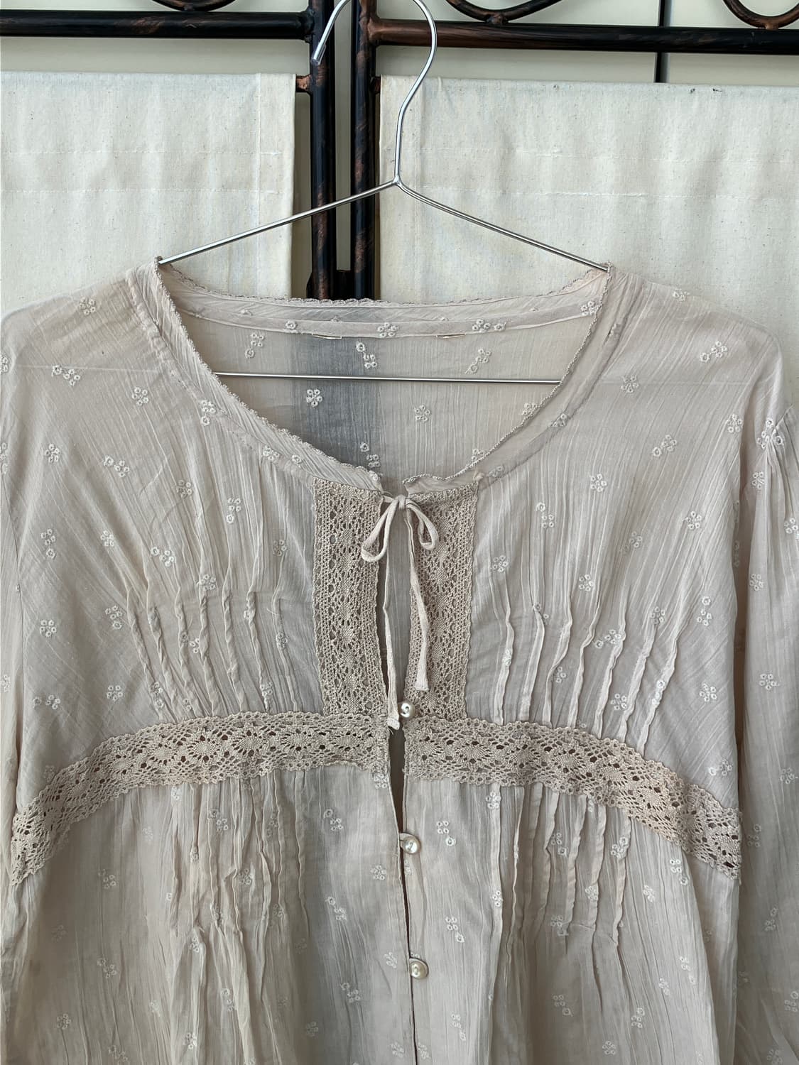 flower embroidery crochet pintuck blouse 상품이미지6