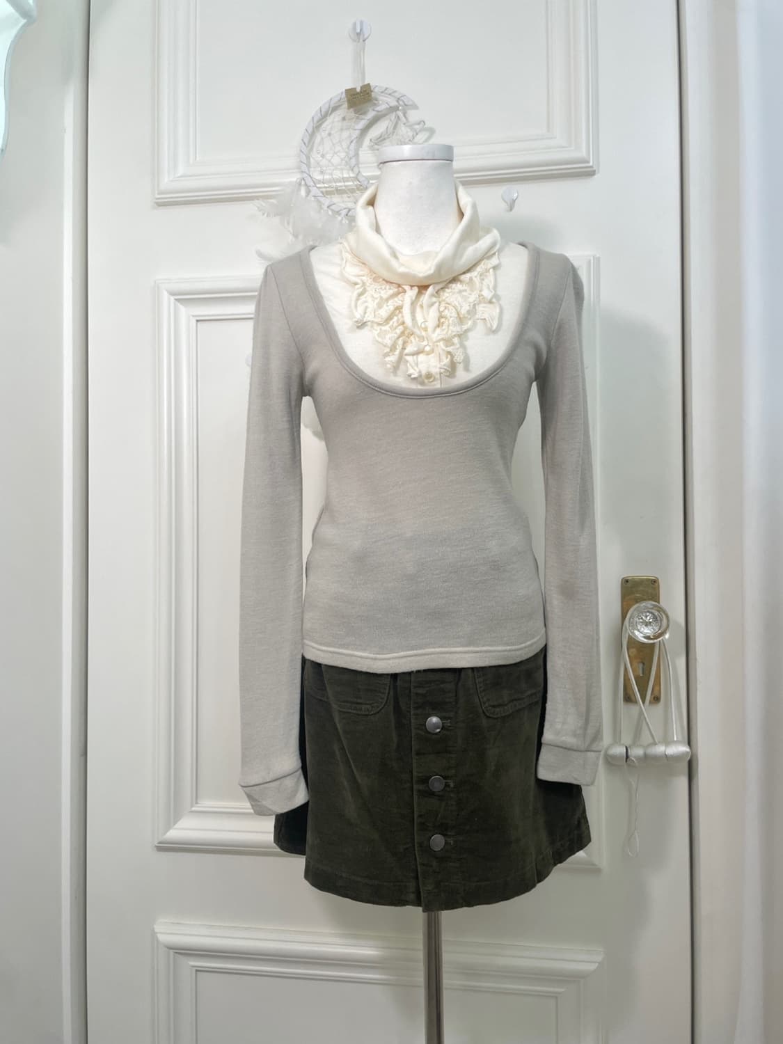 CINEMA CLUB gray lace ruffle turtle-neck 상품이미지1