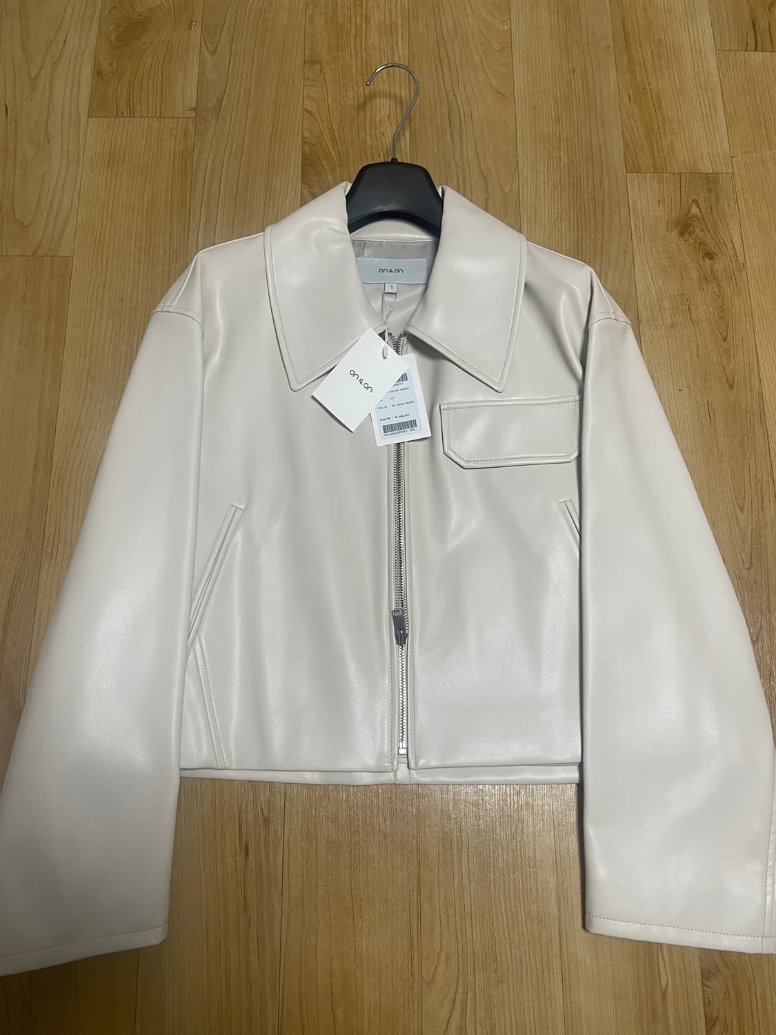 온앤온 비건 레더 크롭 점퍼 에크루 베이지 01(55) 새상품  상품이미지7