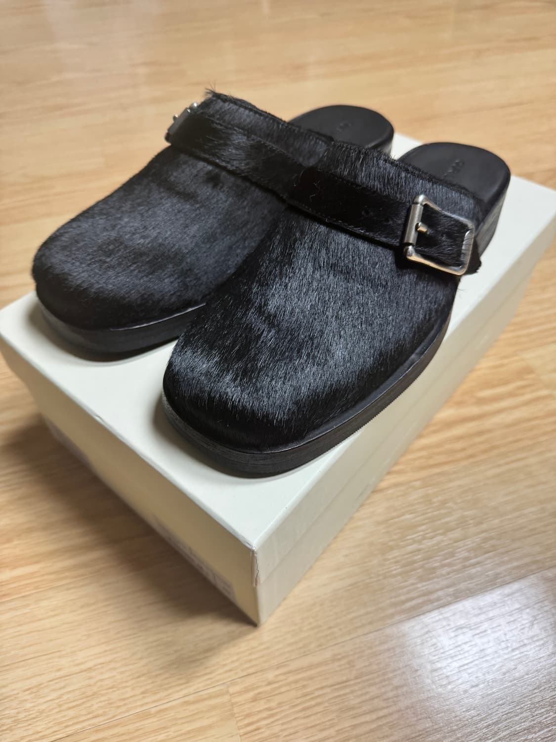 아워레가시 카미온 뮬 블랙 헤어 온 하이드 상품이미지2