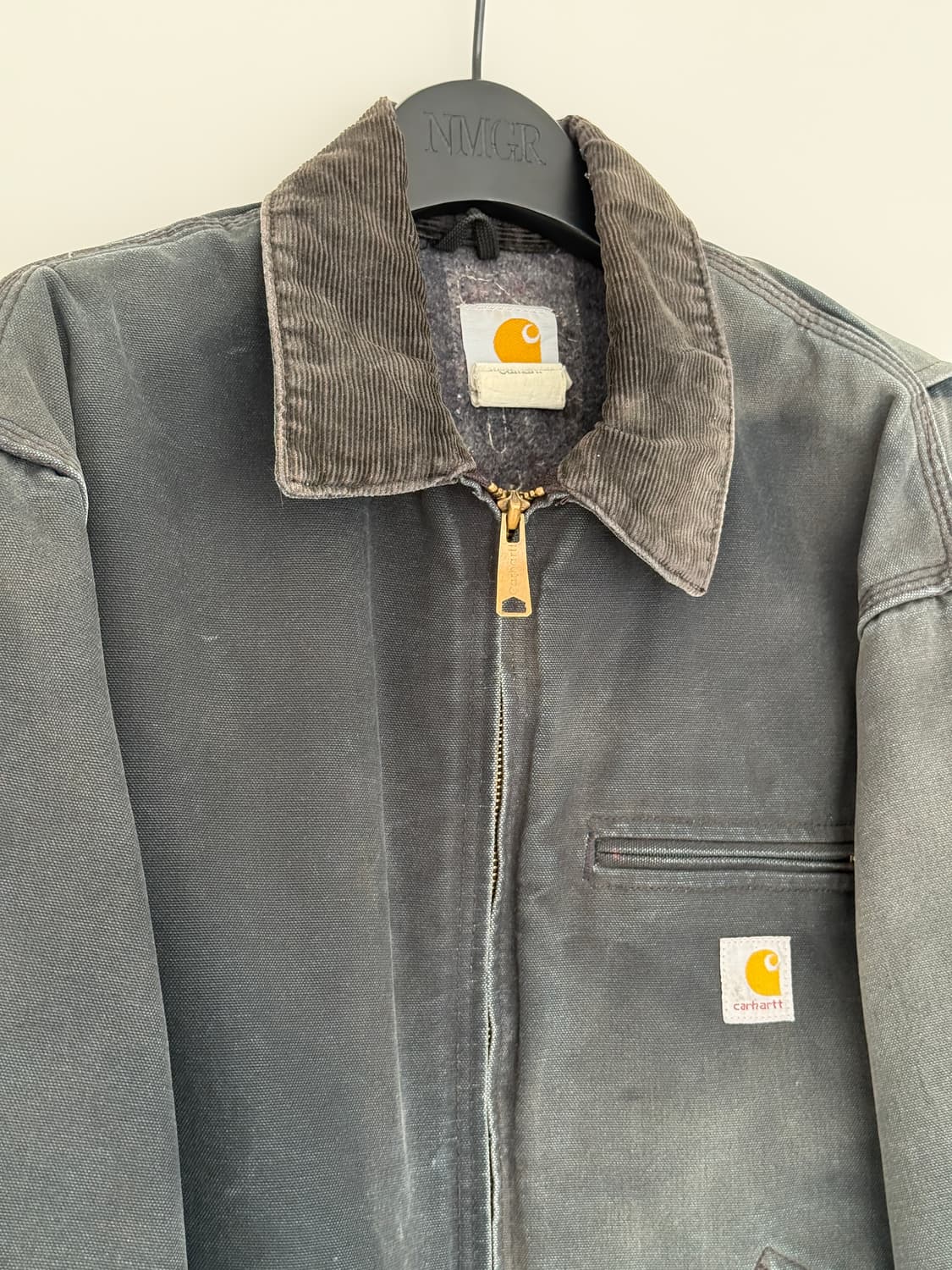 칼하트 디트로이트 J01 블랙 데미지 자켓 상품이미지2