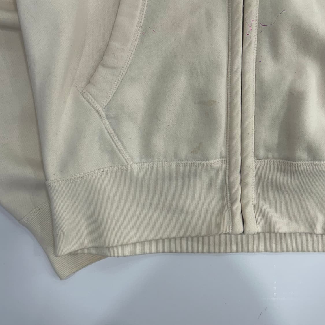 Who.A.U 후아유 블루 레터링 로고 아이보리 후드집업 상품이미지6