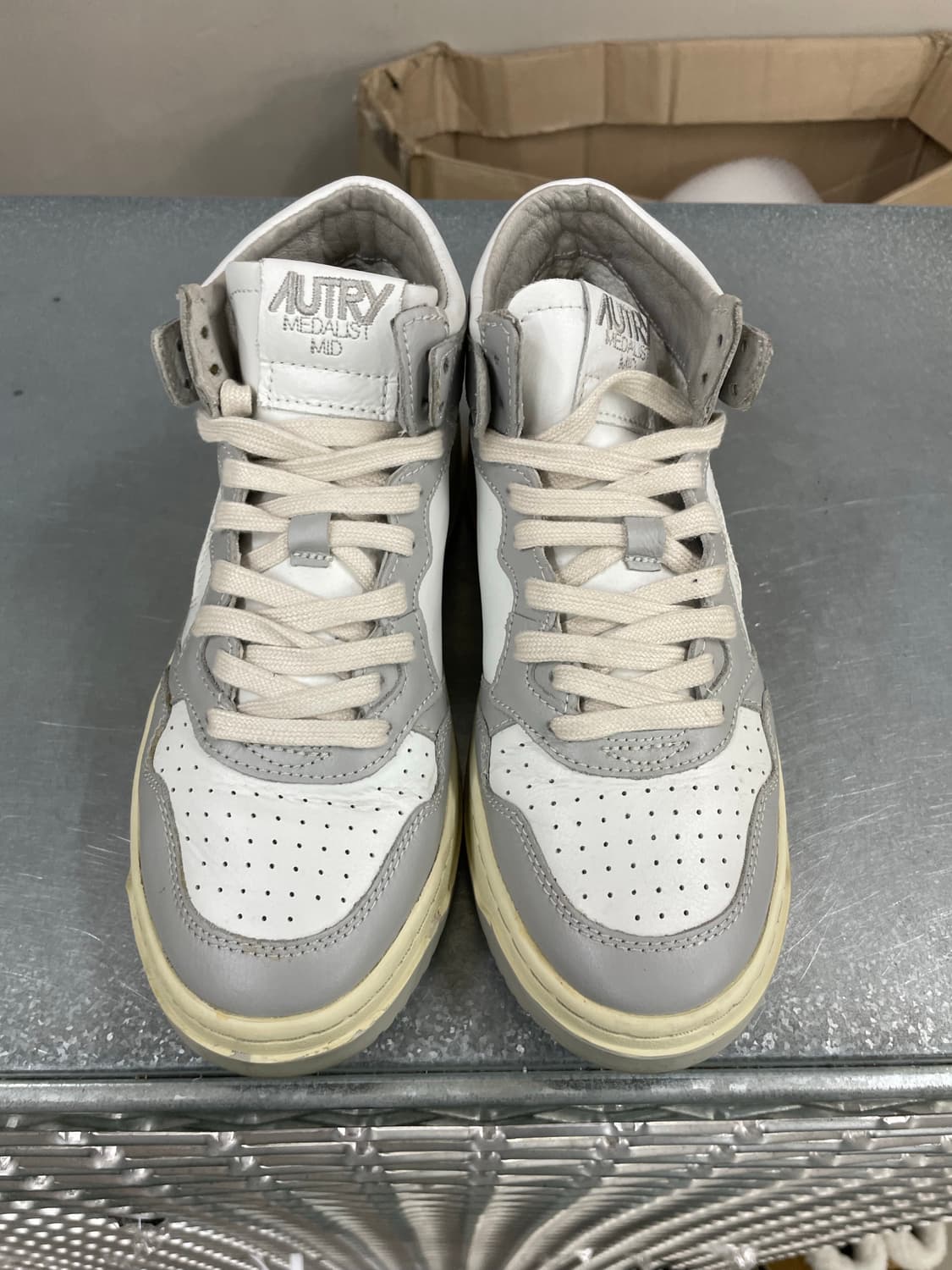 오트리 메달리스트 미드 레더 그레이 화이트 38 상품이미지5