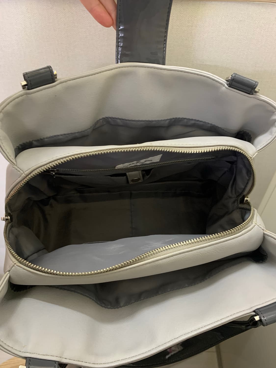 꾸레쥬 그레이 레더 토트백 상품이미지4