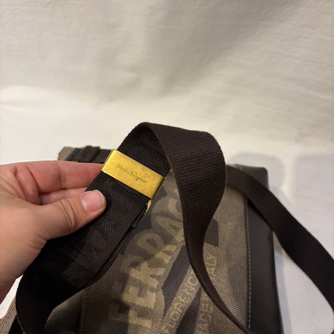 페라가모 자가드 크로스백 가방 상품이미지10