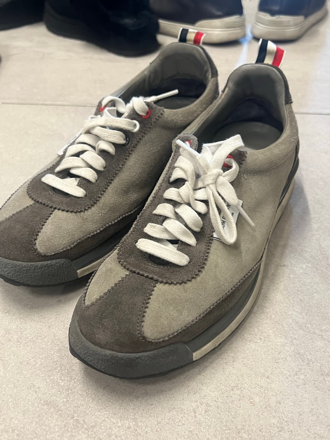 톰브라운 남성 스니커즈 판매합니다 상품이미지1