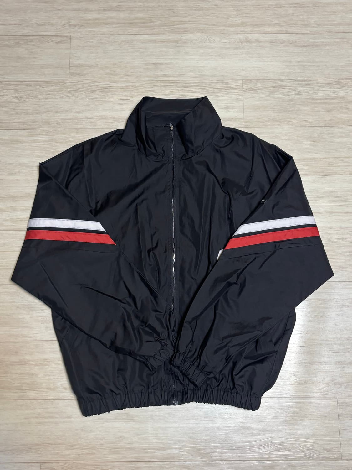 블랙 스트라이프 바람막이 상품이미지1