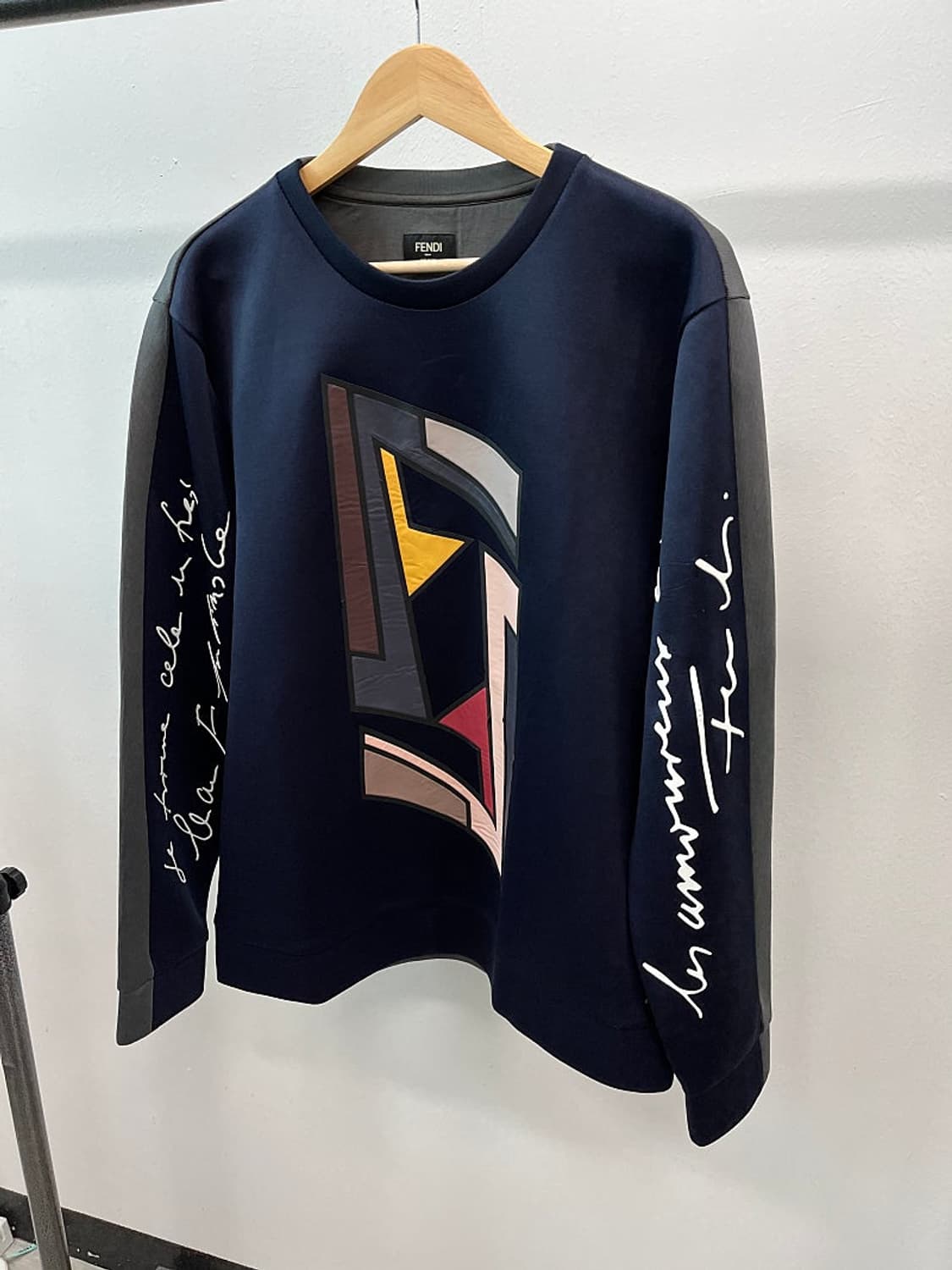 105) 펜디 네오프렌 맨투맨  상품이미지1