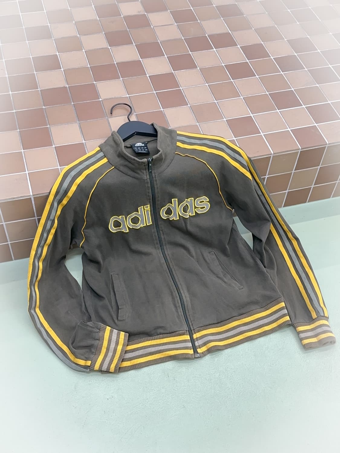 adidas khaki track zip up 상품이미지1