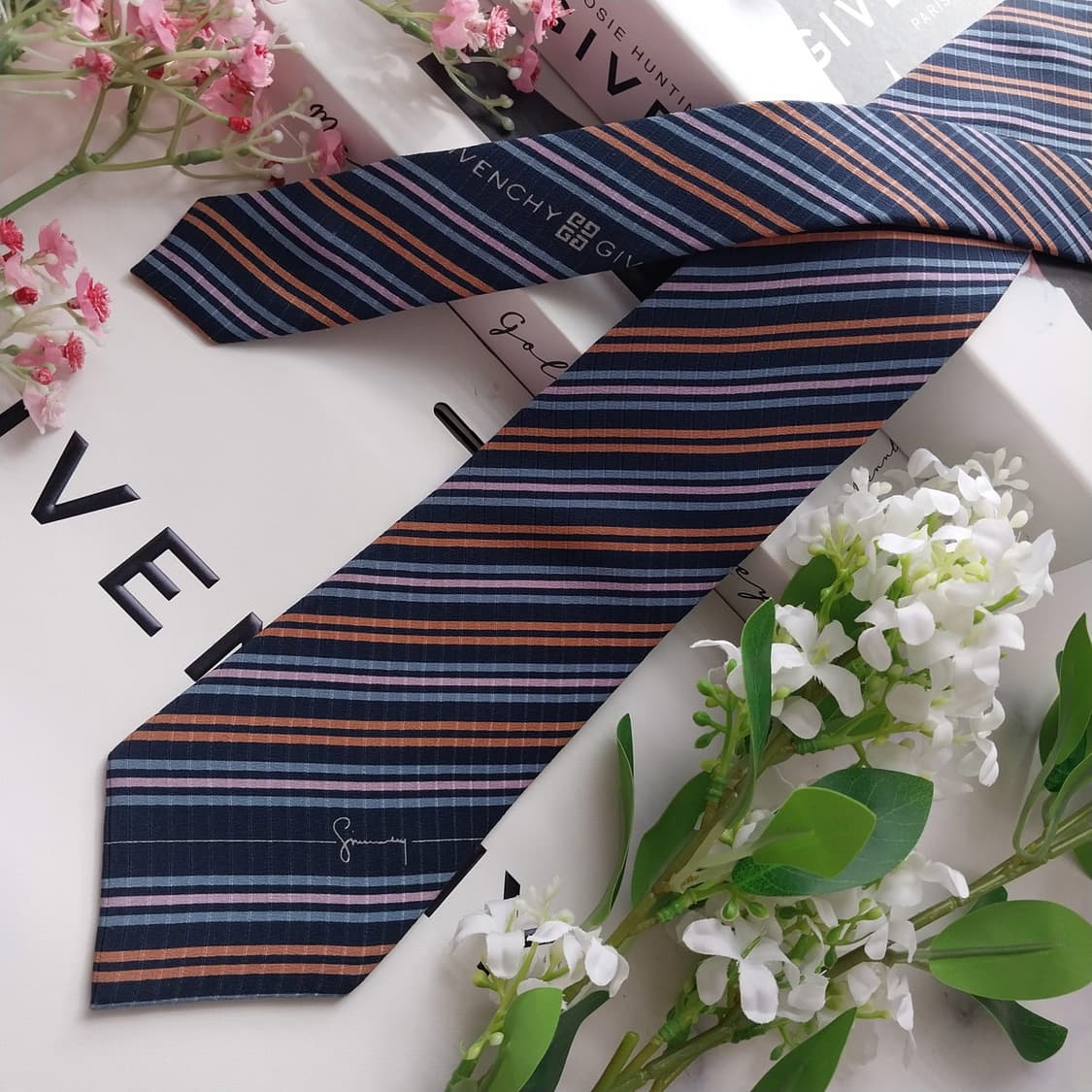 지방시 실크 네이비 스트라이프 넥타이 7.9cm A+~A등급 K2438
 상품이미지3