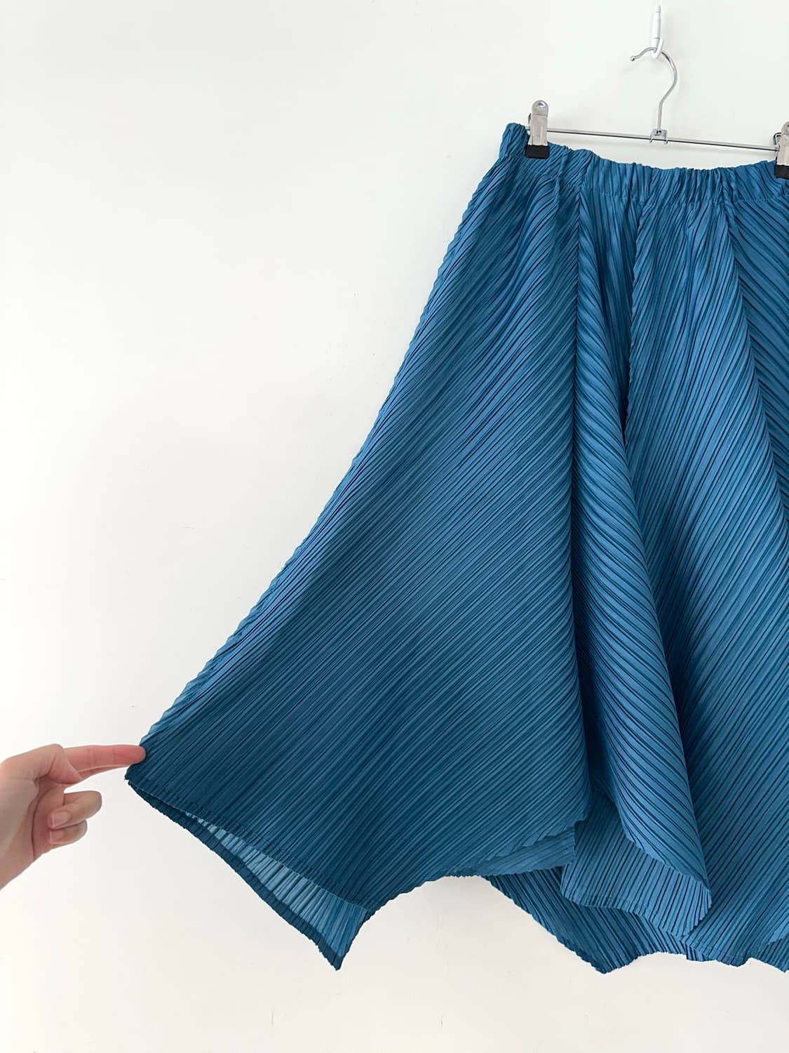 Pleats asymmetric skirt / blue 상품이미지2