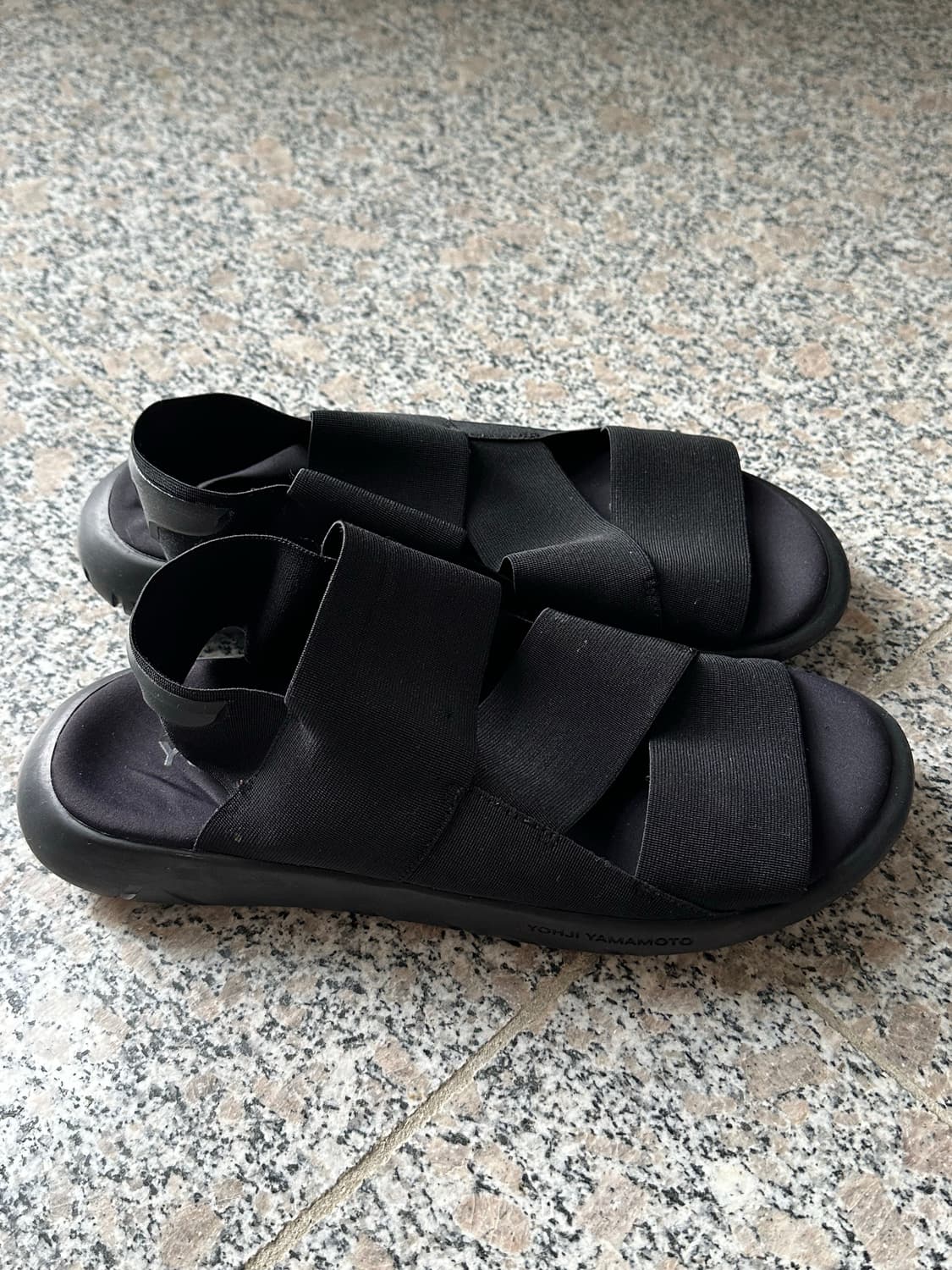 Y-3 콰사 샌들 트리플블랙 상품이미지1