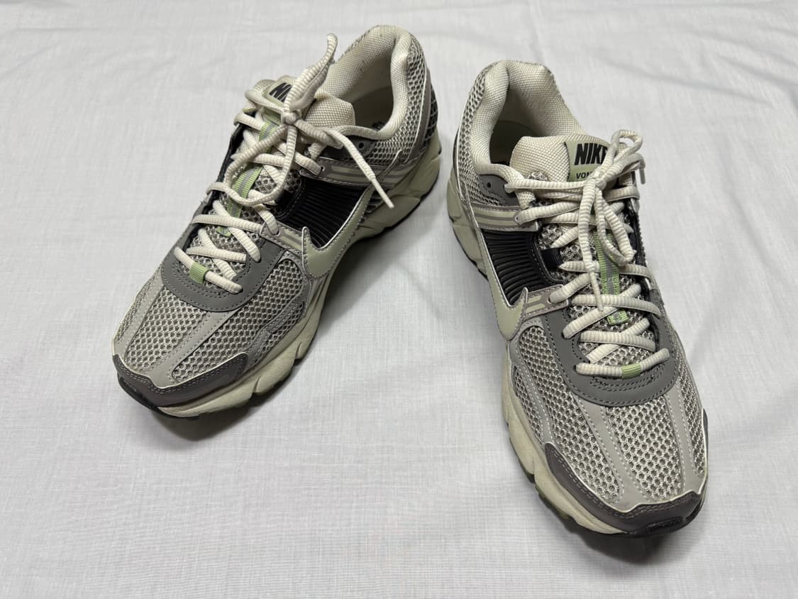 w 나이키 줌 보메로5 코블스톤 / 285사이즈 / 10회미만 착용 상품이미지1